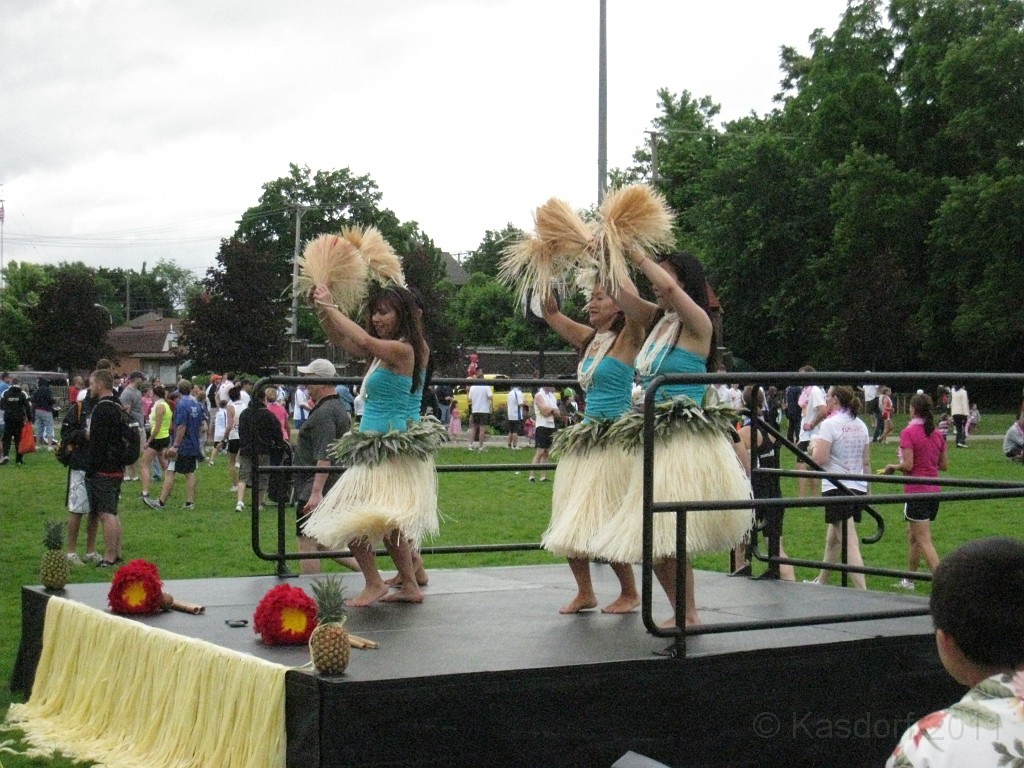 Solstice Run 2011 10M 063.JPG - The 2011 Solstice 10 Mile race in Northville Michigan. Once around the horse race track then through the neighbourhoods. Finish in the park downtown.
